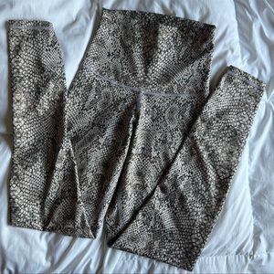 DYI LEGGINGS (Define Your Inspiration) snake skin print
